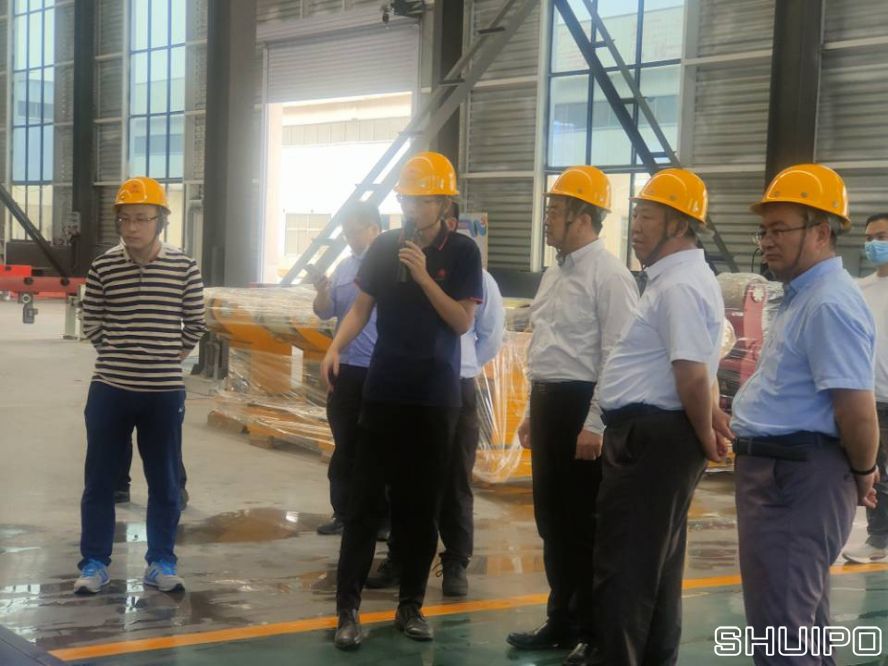 山東省科學院激光研究所所長賈中青、山東省機械設計研究院院長林江海帶領激光、高端裝備領域專家一行9人到水泊焊割實地調研2